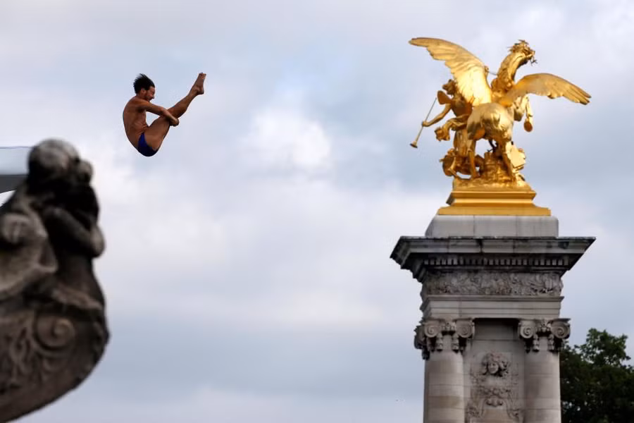Một vận động viên tham gia Olympic quốc tế ở Paris (Pháp)