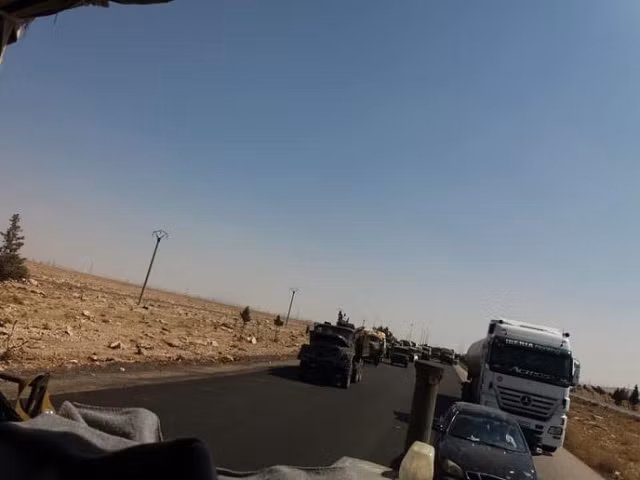 Đoàn xe chở binh lính tới Idlib Đoàn xe chở binh lính tới Idlib