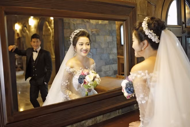 MC Hồng Phượng và Quốc Cơ chụp ảnh cưới trong lâu đài cổ ảnh 1
