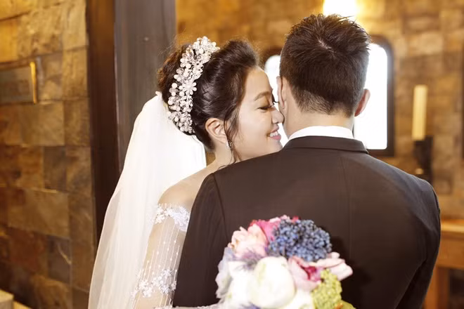 MC Hồng Phượng và Quốc Cơ chụp ảnh cưới trong lâu đài cổ ảnh 4