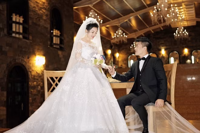 MC Hồng Phượng và Quốc Cơ chụp ảnh cưới trong lâu đài cổ ảnh 2