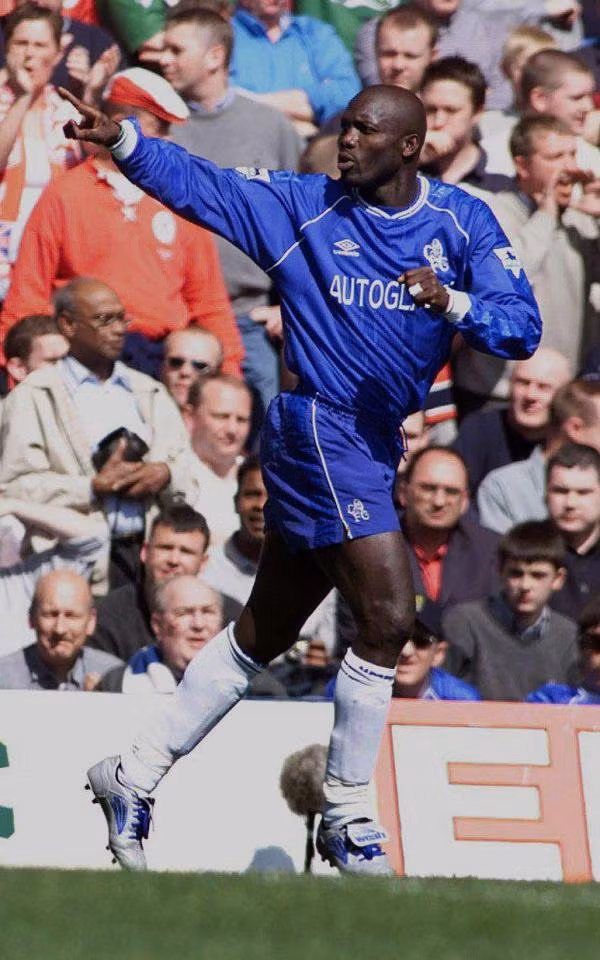 George Weah đá cho đội Chelsea từ năm 2000