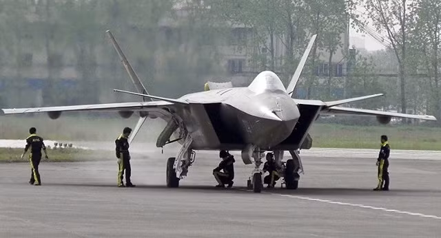Chiến cơ tàng hình J-20 của Trung Quốc.