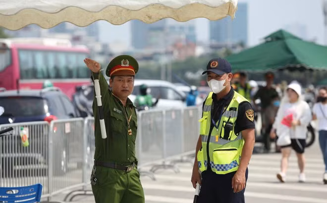 Công an Hà Nội và đơn vị bảo vệ Sân vận động Quốc gia Mỹ Đình phối hợp đảm bảo an ninh trật tự vòng ngoài nơi nhóm nhạc BlackPink biểu diễn. Công an Hà Nội và đơn vị bảo vệ Sân vận động Quốc gia Mỹ Đình phối hợp đảm bảo an ninh trật tự vòng ngoài nơi nhóm nhạc BlackPink biểu diễn.