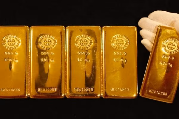 Giá vàng hôm nay 19/3: Ổn định ở mức 183 triệu đồng, thế giới trượt mốc 5.000 USD