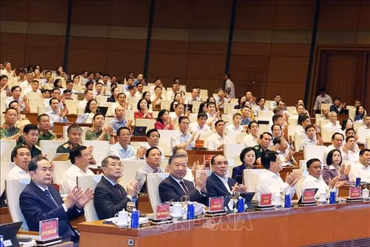 Tổng Bí thư, Chủ tịch nước Tô Lâm và các đại biểu tham dự hội nghị tại phòng họp Diên Hồng, Nhà Quốc hội, Hà Nội. Ảnh: Thống Nhất/TTXVN