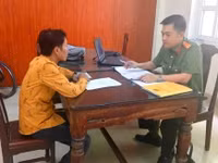 Công an TP Huế làm việc với ông H.T.X. về việc đăng thông tin sai sự thật lên mạng xã hội.