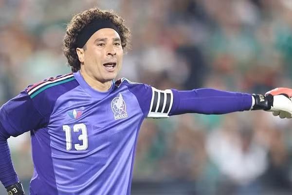 Huyền thoại Guillermo Ochoa giải nghệ