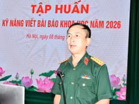 Đại tá, GS.TS Nguyễn Duy Bắc - Phó giám đốc Học viện Quân y phát biểu chỉ đạo tập huấn.