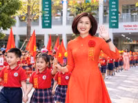 Cô trò Trường Tiểu học Kim Đồng hân hoan bước vào năm học mới.
