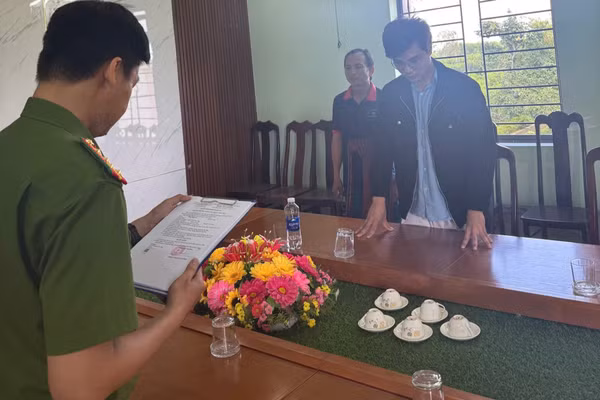 Công an khởi tố vụ án, khởi tố bị can và thi hành Lệnh bắt bị can để tạm giam đối với Hồng Thiên An. Ảnh: Công an cung cấp
