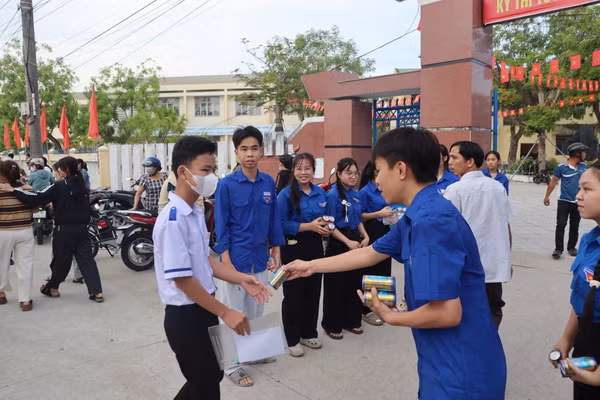 Thí sinh dự kỳ thi tuyển sinh vào lớp 10 ở Quảng Ngãi. 
