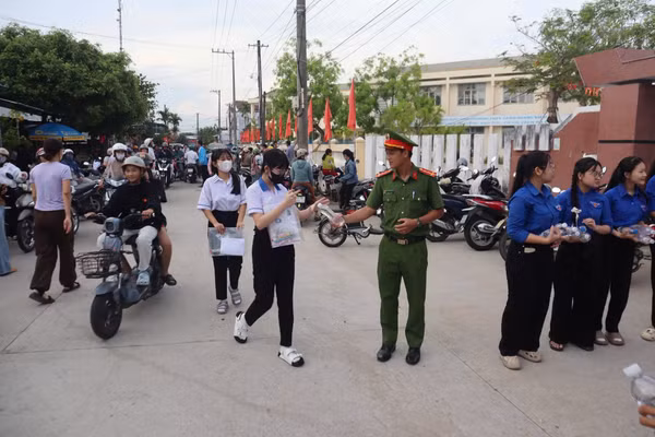 Thí sinh tham dự Kỳ thi tuyển sinh vào lớp 10.