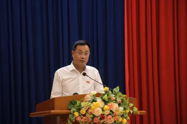 Ông Lê Ngọc Quang, Bí thư Thành ủy, Trưởng đoàn ĐBQH TP Đà Nẵng trả lời ý kiến cử tri.