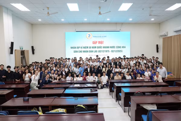 Trường Đại học Sư phạm (Đại học Đà Nẵng) tổ chức buổi gặp mặt dành cho lưu học sinh Lào.
