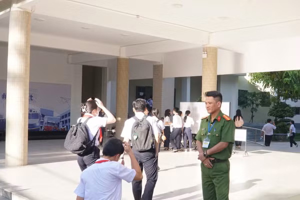 Lực lượng Công an Đà Nẵng tham gia bảo đảm an toàn trong suốt quá trình diễn ra Kỳ thi tuyển sinh lớp 10. Ảnh tư liệu
