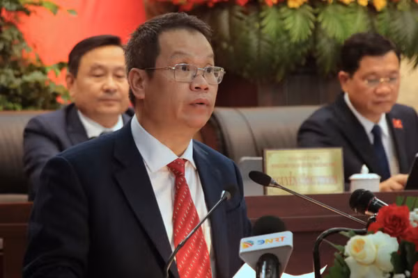 Ông Nguyễn Mạnh Hùng, Phó Bí thư Thành ủy Đà Nẵng, được bầu giữ chức Chủ tịch UBND TP Đà Nẵng.