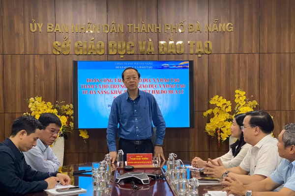 Thứ trưởng Phạm Ngọc Thưởng thăm và làm việc với ngành Giáo dục TP Đà Nẵng.