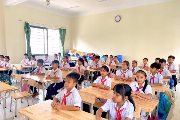 Học sinh Trường Phổ thông nội trú Tiểu học và THCS Dục Nông (Quảng Ngãi). Ảnh: Cô Liên