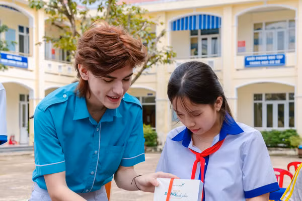 Patrik David Herciu, từ cậu bé không biết tiếng Việt đến học bổng 90% ngành Y.