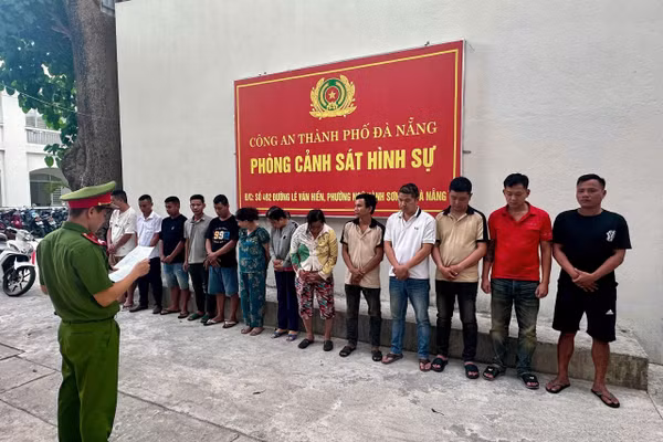 Những người liên quan đường dây đánh bạc. Ảnh: Công an cung cấp