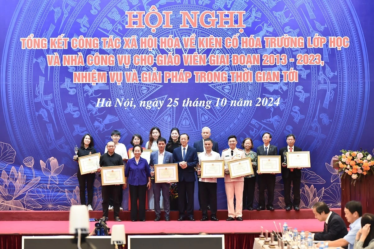 nth-0437-7489-600.jpg