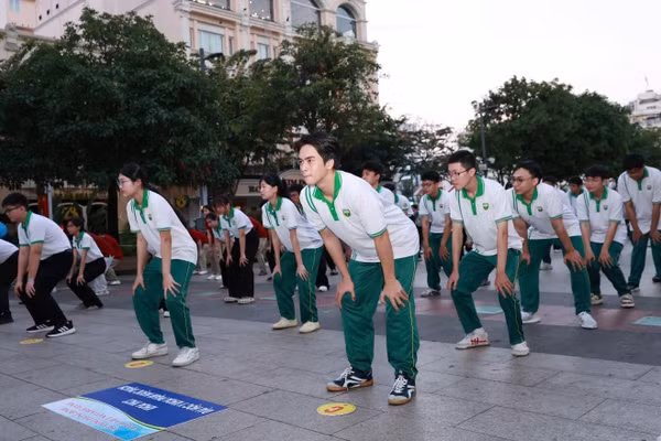 Sinh viên Trường Đại học Y khoa Phạm Ngọc Thạch tại buổi mít tinh “Chủ động phòng bệnh – Vì một Việt Nam khỏe mạnh”. (Ảnh: VPT)