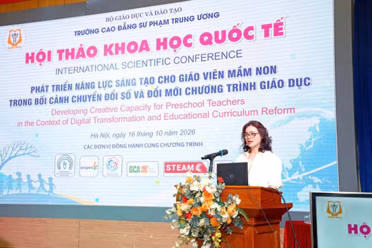 TS Cù Thị Thủy - Phó Vụ trưởng Vụ GD mầm non phát biểu tại Hội thảo.