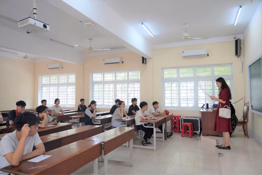 thi-chuyen-dai-hoc-vinh-2.jpg