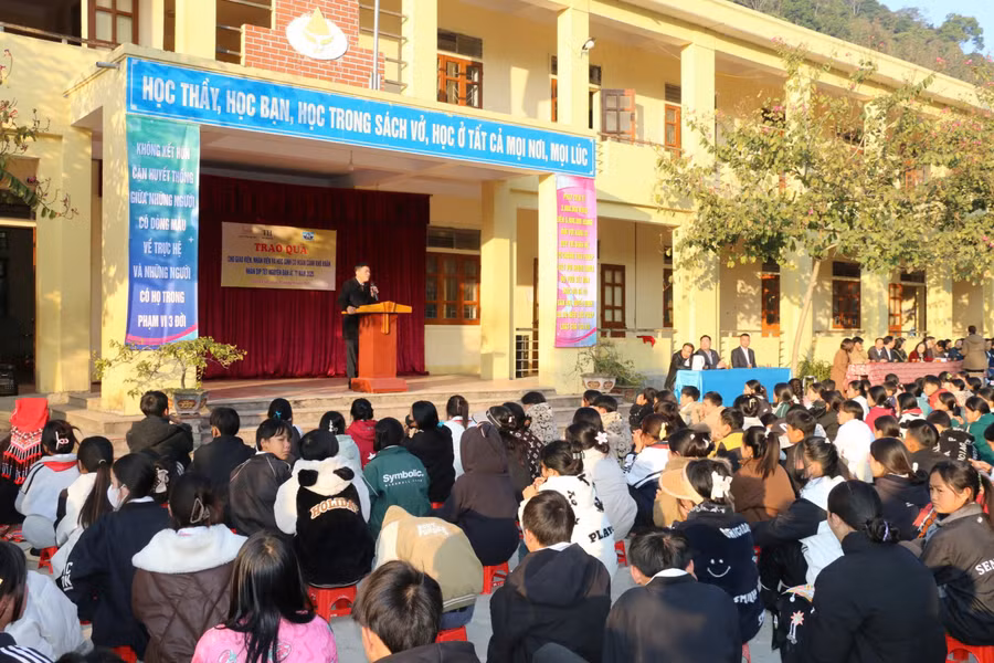tet-som-cho-thay-co-hoc-sinh-vung-cao-nghe-an-4.jpg