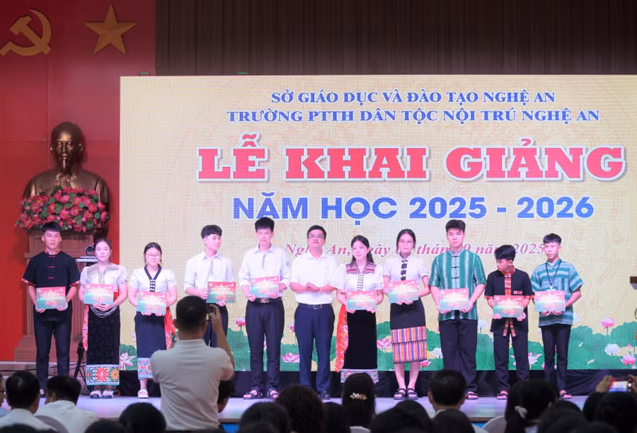 khai-giang-3.jpg