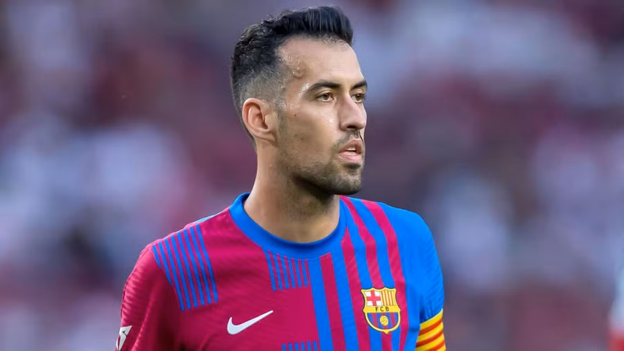 Busquets được đồn đoán sắp rời Barca.