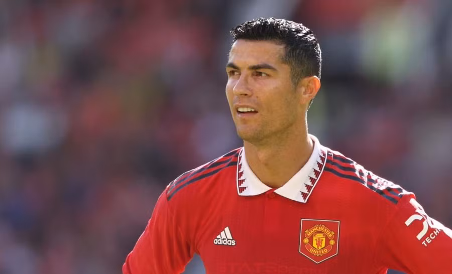 Ronaldo kiên quyết rời MU trong thời gian tới.