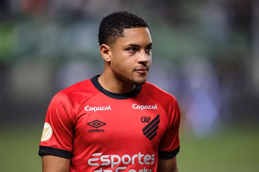 Vitor Roque đạt thỏa thuận gia nhập Barca.