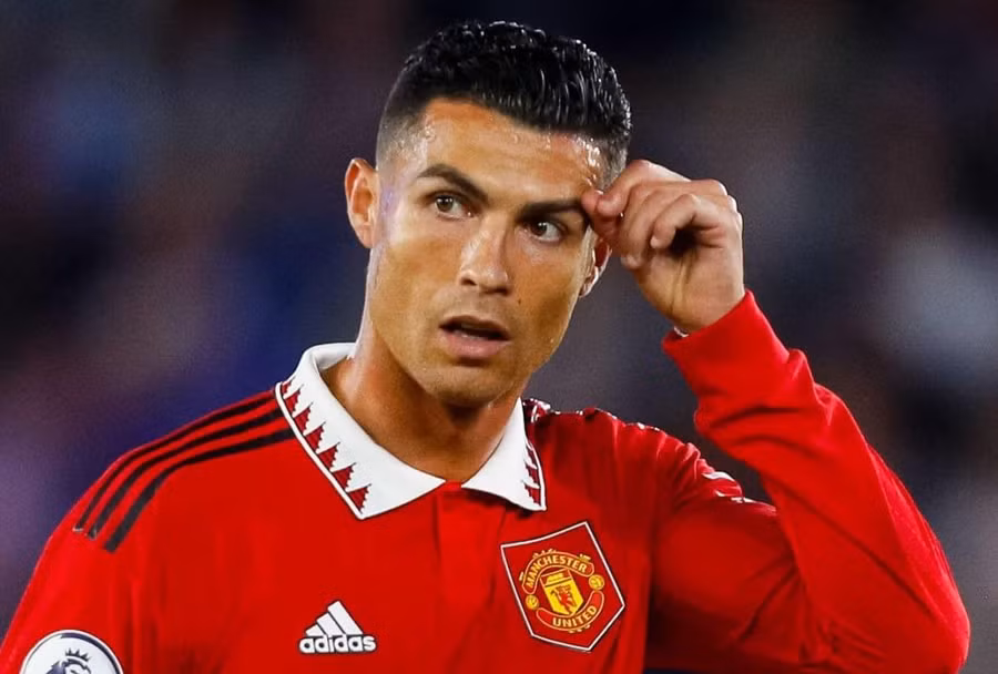 C. Ronaldo bị đội bóng Brazil từ chối.