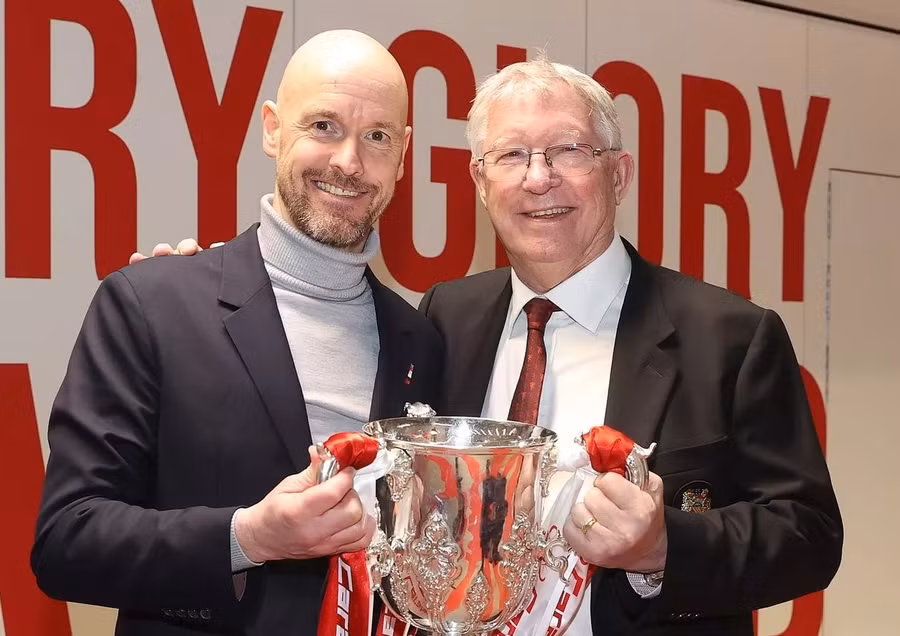 Sir Alex muốn Man United giữ lại HLV Ten Hag.