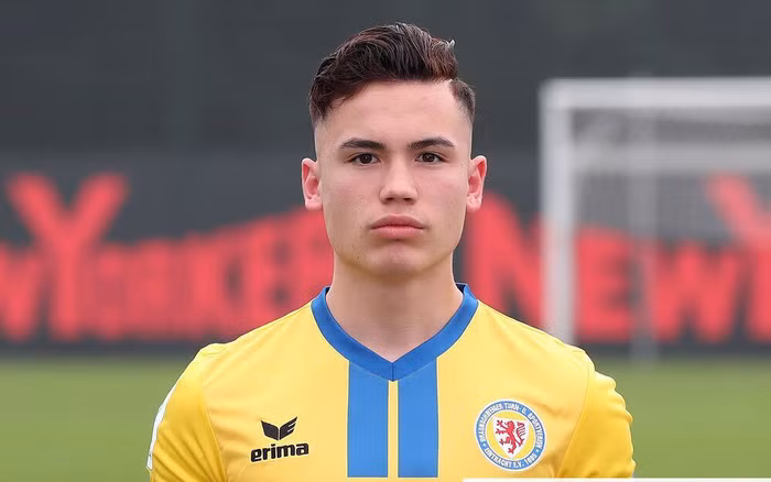 Fabian Vy Ngọc Việt kiều Đức mơ ước được về Việt Nam chơi bóng.