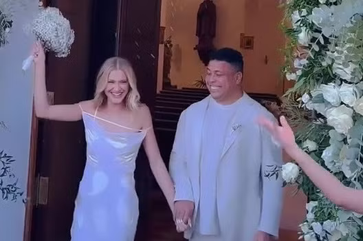 Ronaldo De Lima kết hôn với người mẫu Celina Locks.
