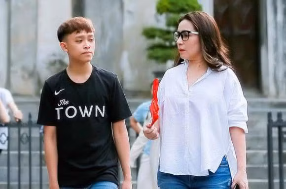 ca sĩ Hồ Văn Cường, ca sĩ Phi Nhung, sao Việt