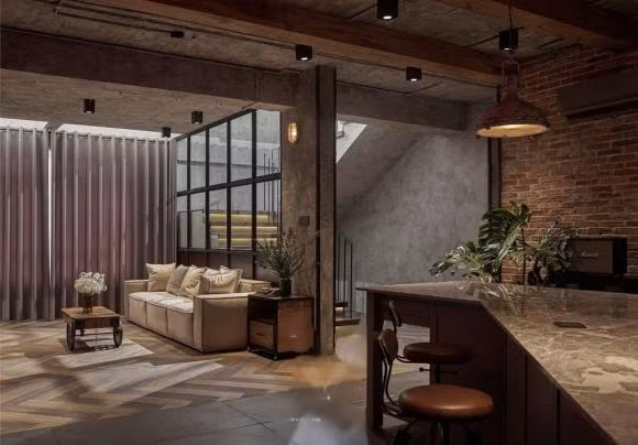 Không gian phòng khách trong căn penthouse 300m2 của Khởi My và Kelvin Khánh.