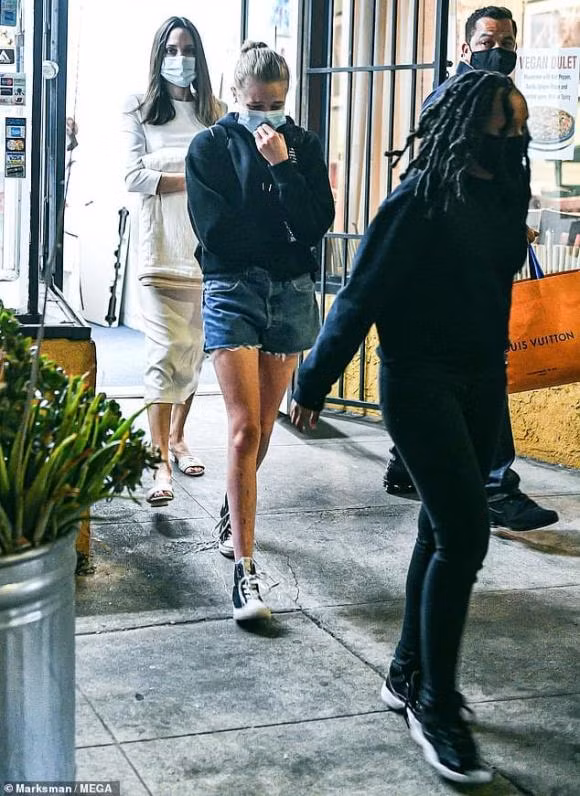 angelina jolie, shiloh jolie, con gái angelina jolie, sao hollywood