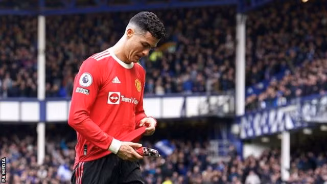 Man Utd sẵn sàng để Ronaldo ra đi trong thời gian tới.