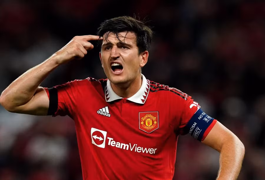  Harry Maguire được Wayne Rooney khuyên ra đi tìm bến đỗ mới.