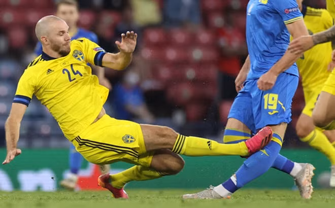Tiền đạo Artem Besedin của Ukraine chia tay Euro vì chấn thương.
