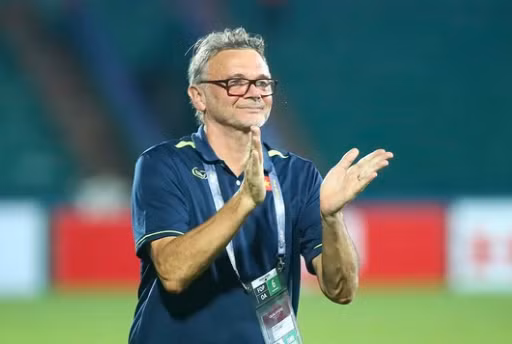  HLV Troussier được báo chí Trung Quốc ngợi ca.
