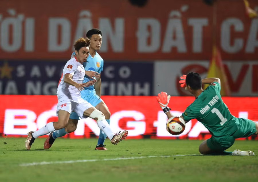 Nam Định FC thắng ấn tượng Hải Phòng ở vòng 9 V-League.