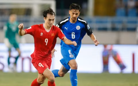 Văn Toàn bị treo giò ở trận gặp Iraq.