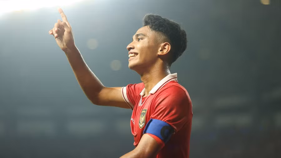 Ferdinan nhận giải thưởng cầu thủ trẻ xuất sắc nhất AFF Cup 2022.