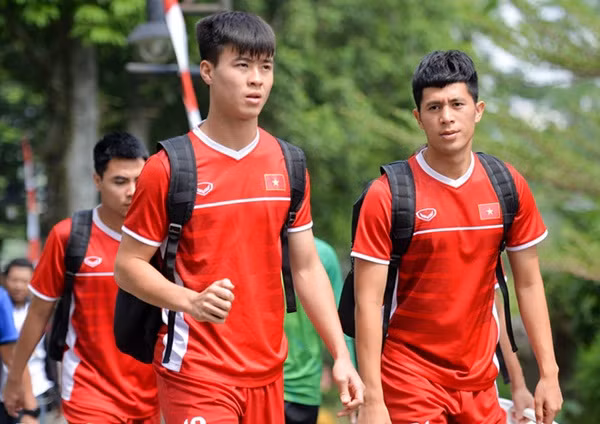 Văn Hậu và Duy Mạnh nhiễm Covid-19 trước ngày V.League khởi tranh