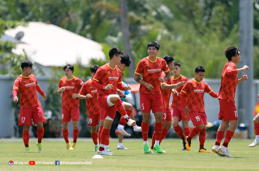 Tuyển Việt Nam được kỳ vọng sẽ đánh bại Ấn Độ vô địch giải Tam hùng.